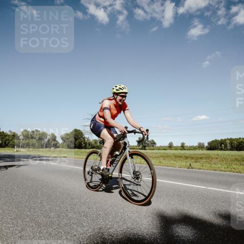 07.09.2025 - 19. Norderstedt Triathlon Michael Burmester http://msf.ph/oto/8855371 07.09.2025 15:11:14 Radfahren 390, 408 meine-sportfotos.de