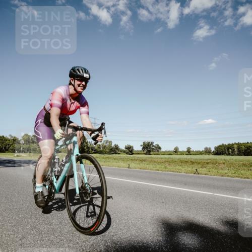 07.09.2025 - 19. Norderstedt Triathlon Michael Burmester http://msf.ph/oto/8855374 07.09.2025 15:11:14 Radfahren 390, 408 meine-sportfotos.de