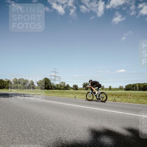 07.09.2025 - 19. Norderstedt Triathlon Michael Burmester http://msf.ph/oto/8855378 07.09.2025 15:11:16 Radfahren 390, 408 meine-sportfotos.de