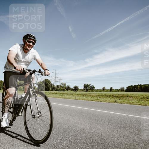 07.09.2025 - 19. Norderstedt Triathlon Michael Burmester http://msf.ph/oto/8855383 07.09.2025 12:07:15 Radfahren 164, 709, 778, 828 meine-sportfotos.de