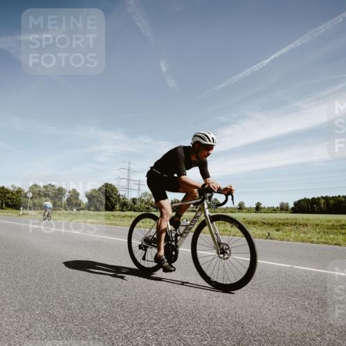 07.09.2025 - 19. Norderstedt Triathlon Michael Burmester http://msf.ph/oto/8855386 07.09.2025 12:07:15 Radfahren 164, 709, 778, 828 meine-sportfotos.de