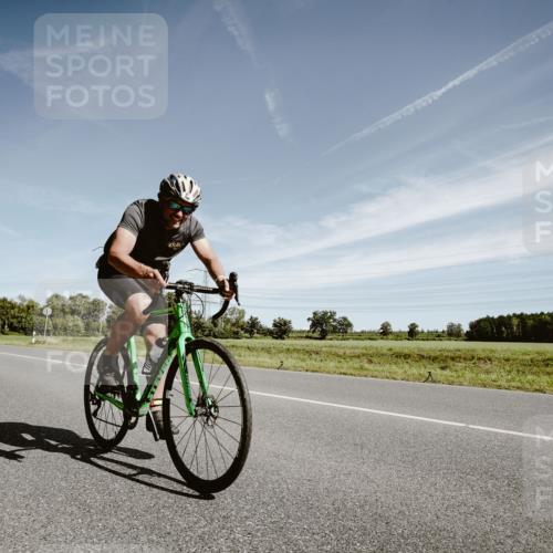 07.09.2025 - 19. Norderstedt Triathlon Michael Burmester http://msf.ph/oto/8855417 07.09.2025 12:07:37 Radfahren 151, 273, 748 meine-sportfotos.de