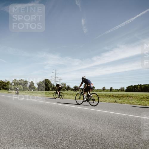 07.09.2025 - 19. Norderstedt Triathlon Michael Burmester http://msf.ph/oto/8855579 07.09.2025 12:09:01 Radfahren 725, 779 meine-sportfotos.de