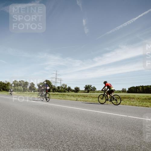 07.09.2025 - 19. Norderstedt Triathlon Michael Burmester http://msf.ph/oto/8855582 07.09.2025 12:09:01 Radfahren 725, 779 meine-sportfotos.de