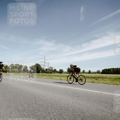 07.09.2025 - 19. Norderstedt Triathlon Michael Burmester http://msf.ph/oto/8855764 07.09.2025 12:11:03 Radfahren 830, 1349 meine-sportfotos.de