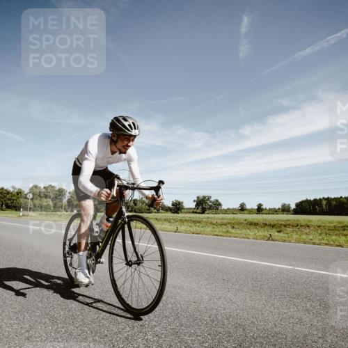 07.09.2025 - 19. Norderstedt Triathlon Michael Burmester http://msf.ph/oto/8855804 07.09.2025 12:11:21 Radfahren 165 meine-sportfotos.de