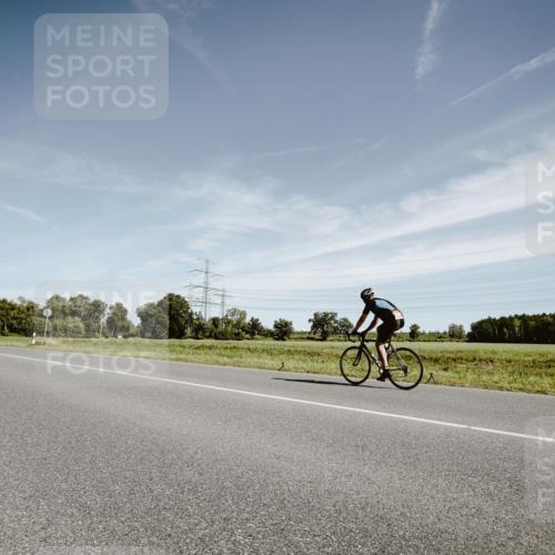 07.09.2025 - 19. Norderstedt Triathlon Michael Burmester http://msf.ph/oto/8855902 07.09.2025 12:12:19 Radfahren 248, 261 meine-sportfotos.de