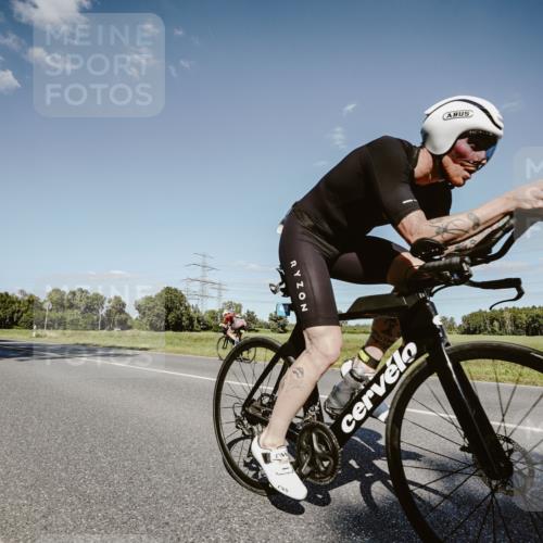 07.09.2025 - 19. Norderstedt Triathlon Michael Burmester http://msf.ph/oto/8856018 07.09.2025 15:18:27 Radfahren 402, 452, 942 meine-sportfotos.de