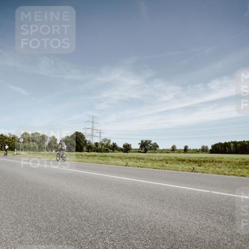 07.09.2025 - 19. Norderstedt Triathlon Michael Burmester http://msf.ph/oto/8856150 07.09.2025 12:15:15 Radfahren 696 meine-sportfotos.de
