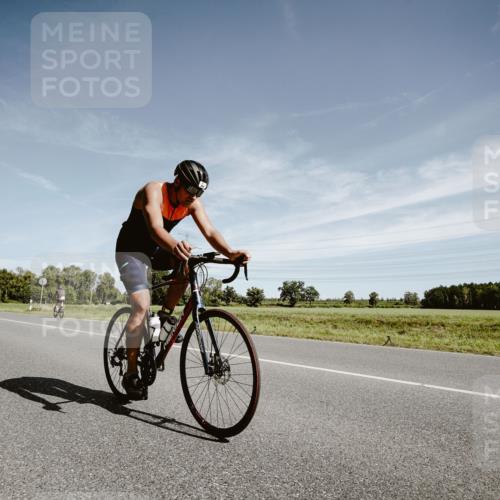 07.09.2025 - 19. Norderstedt Triathlon Michael Burmester http://msf.ph/oto/8856157 07.09.2025 12:15:16 Radfahren 696, 1213, 1247 meine-sportfotos.de