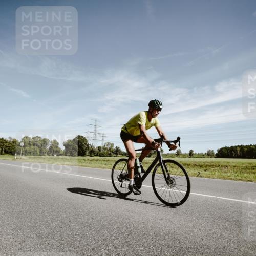 07.09.2025 - 19. Norderstedt Triathlon Michael Burmester http://msf.ph/oto/8856164 07.09.2025 12:15:19 Radfahren 696, 1213, 1247 meine-sportfotos.de