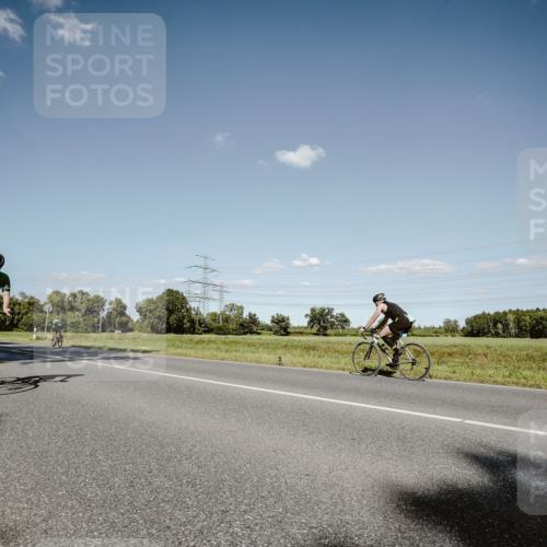 07.09.2025 - 19. Norderstedt Triathlon Michael Burmester http://msf.ph/oto/8856267 07.09.2025 15:20:49 Radfahren 464, 466 meine-sportfotos.de