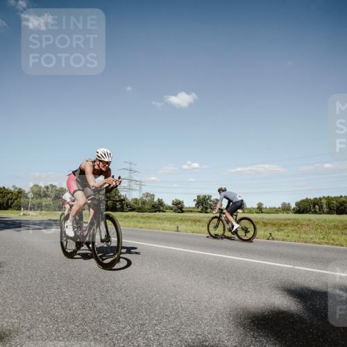 07.09.2025 - 19. Norderstedt Triathlon Michael Burmester http://msf.ph/oto/8856315 07.09.2025 15:21:09 Radfahren 377, 902, 951, 1537 meine-sportfotos.de