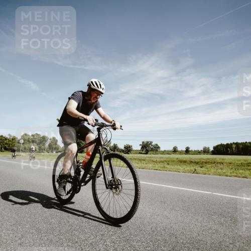 07.09.2025 - 19. Norderstedt Triathlon Michael Burmester http://msf.ph/oto/8856532 07.09.2025 12:18:12 Radfahren 227, 697, 1311 meine-sportfotos.de