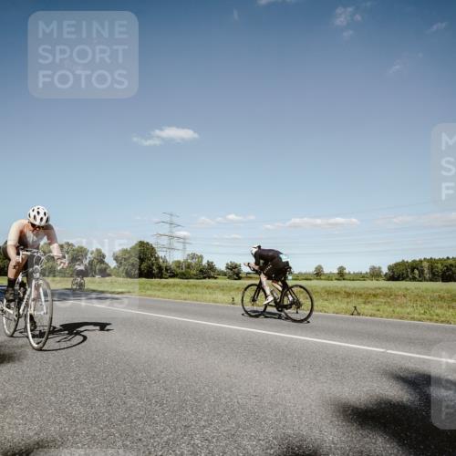 07.09.2025 - 19. Norderstedt Triathlon Michael Burmester http://msf.ph/oto/8856541 07.09.2025 15:22:50 Radfahren 1424 meine-sportfotos.de