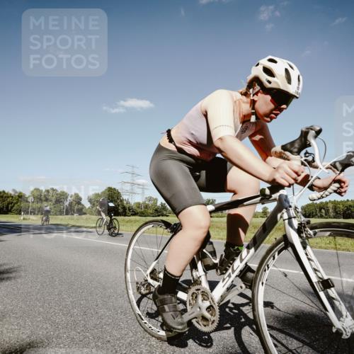 07.09.2025 - 19. Norderstedt Triathlon Michael Burmester http://msf.ph/oto/8856545 07.09.2025 15:22:51 Radfahren 1424 meine-sportfotos.de