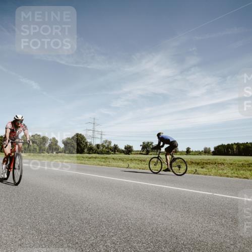 07.09.2025 - 19. Norderstedt Triathlon Michael Burmester http://msf.ph/oto/8856585 07.09.2025 12:18:32 Radfahren 195, 724, 1309 meine-sportfotos.de