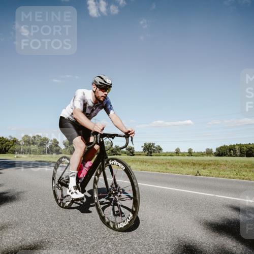 07.09.2025 - 19. Norderstedt Triathlon Michael Burmester http://msf.ph/oto/8856639 07.09.2025 15:24:01 Radfahren 421, 943, 950 meine-sportfotos.de