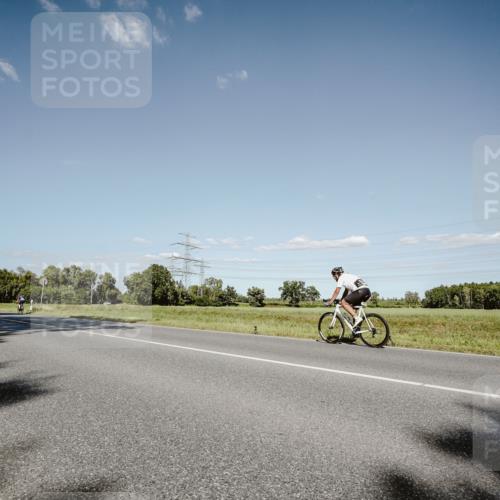 07.09.2025 - 19. Norderstedt Triathlon Michael Burmester http://msf.ph/oto/8856740 07.09.2025 15:24:53 Radfahren 408, 940, 954 meine-sportfotos.de