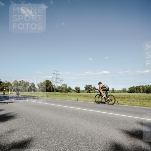 07.09.2025 - 19. Norderstedt Triathlon Michael Burmester http://msf.ph/oto/8856788 07.09.2025 15:25:27 Radfahren 425, 439 meine-sportfotos.de