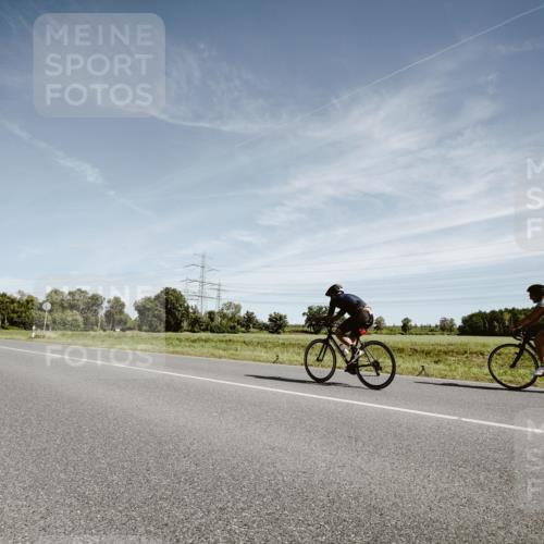 07.09.2025 - 19. Norderstedt Triathlon Michael Burmester http://msf.ph/oto/8856793 07.09.2025 12:20:18 Radfahren 243, 244 meine-sportfotos.de