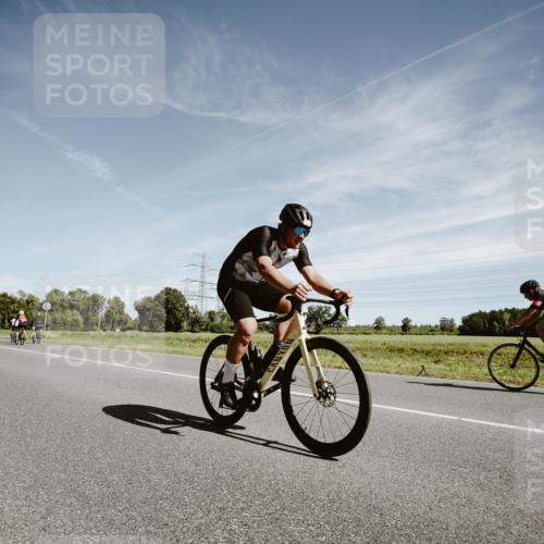 07.09.2025 - 19. Norderstedt Triathlon Michael Burmester http://msf.ph/oto/8856907 07.09.2025 12:21:10 Radfahren 202, 699, 1252, 1378 meine-sportfotos.de