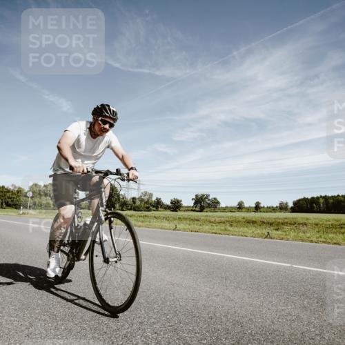 07.09.2025 - 19. Norderstedt Triathlon Michael Burmester http://msf.ph/oto/8856956 07.09.2025 12:21:28 Radfahren 709, 1224 meine-sportfotos.de
