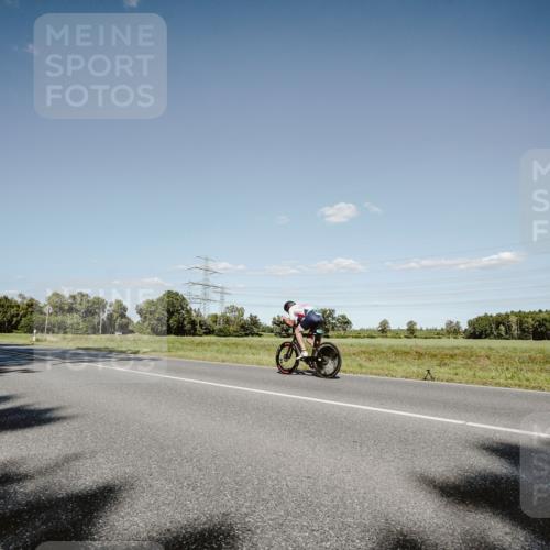 07.09.2025 - 19. Norderstedt Triathlon Michael Burmester http://msf.ph/oto/8857007 07.09.2025 15:27:26 Radfahren 379, 886, 1485, 1491 meine-sportfotos.de