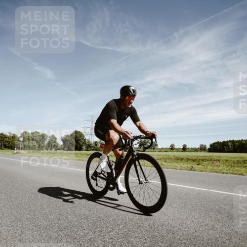 07.09.2025 - 19. Norderstedt Triathlon Michael Burmester http://msf.ph/oto/8857008 07.09.2025 12:21:57 Radfahren 218, 250, 1342 meine-sportfotos.de