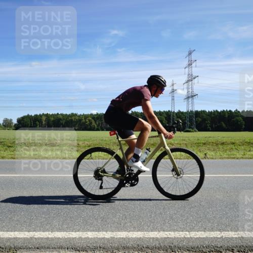 07.09.2025 - 19. Norderstedt Triathlon Michael Burmester http://msf.ph/oto/8857009 07.09.2025 12:54:01 Radfahren 214, 264, 270, 349 meine-sportfotos.de