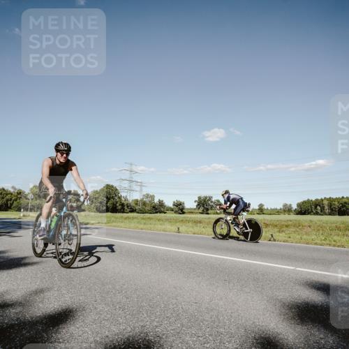 07.09.2025 - 19. Norderstedt Triathlon Michael Burmester http://msf.ph/oto/8857014 07.09.2025 15:27:29 Radfahren 379, 886, 890, 909 meine-sportfotos.de