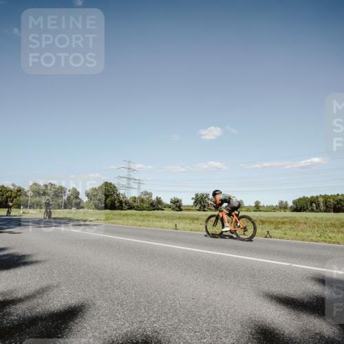 07.09.2025 - 19. Norderstedt Triathlon Michael Burmester http://msf.ph/oto/8857020 07.09.2025 15:27:30 Radfahren 379, 886, 890, 909 meine-sportfotos.de