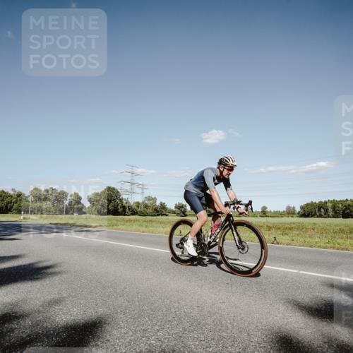 07.09.2025 - 19. Norderstedt Triathlon Michael Burmester http://msf.ph/oto/8857037 07.09.2025 15:27:40 Radfahren 947, 1430 meine-sportfotos.de
