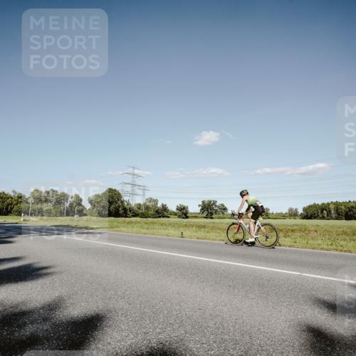 07.09.2025 - 19. Norderstedt Triathlon Michael Burmester http://msf.ph/oto/8857107 07.09.2025 15:28:10 Radfahren 418, 929, 952, 1455 meine-sportfotos.de