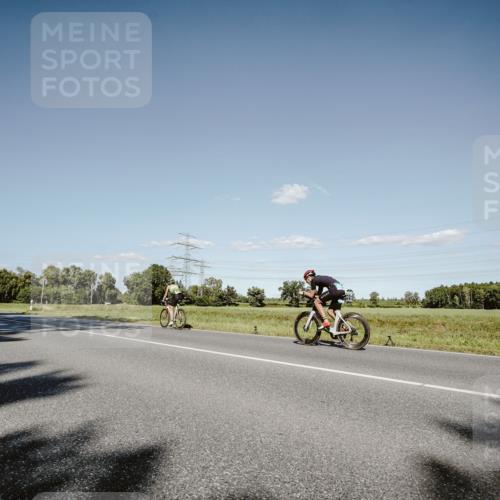 07.09.2025 - 19. Norderstedt Triathlon Michael Burmester http://msf.ph/oto/8857111 07.09.2025 15:28:11 Radfahren 929, 952 meine-sportfotos.de