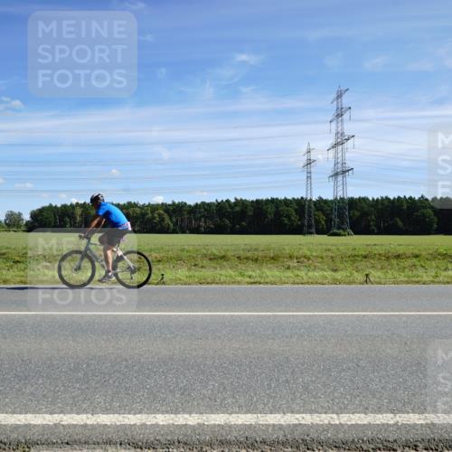 07.09.2025 - 19. Norderstedt Triathlon Michael Burmester http://msf.ph/oto/8857137 07.09.2025 12:55:25 Radfahren 332, 359 meine-sportfotos.de