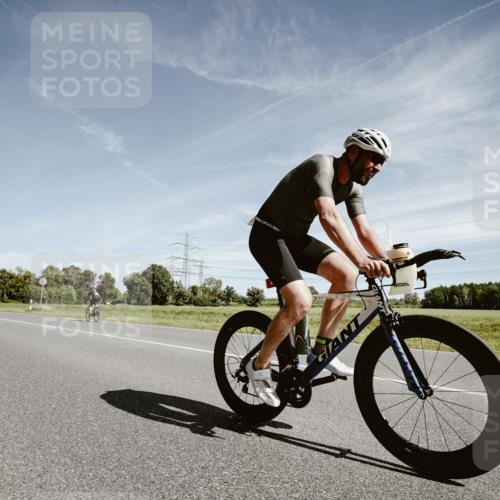 07.09.2025 - 19. Norderstedt Triathlon Michael Burmester http://msf.ph/oto/8857192 07.09.2025 12:23:08 Radfahren 208, 288, 810, 1249 meine-sportfotos.de