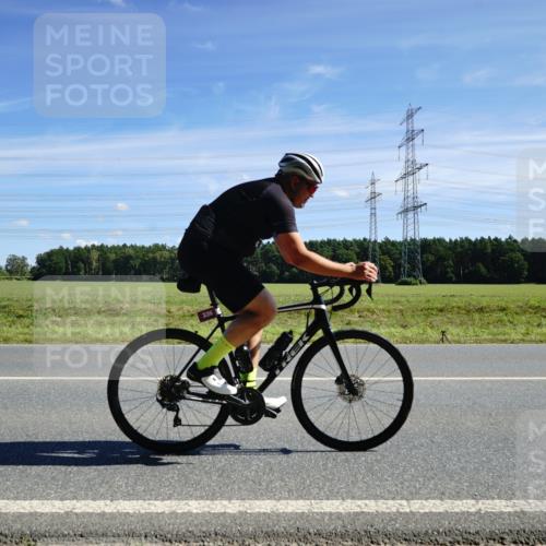 07.09.2025 - 19. Norderstedt Triathlon Michael Burmester http://msf.ph/oto/8857216 07.09.2025 12:56:11 Radfahren 336, 337 meine-sportfotos.de