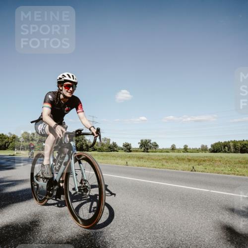 07.09.2025 - 19. Norderstedt Triathlon Michael Burmester http://msf.ph/oto/8857269 07.09.2025 15:29:59 Radfahren 878, 889 meine-sportfotos.de