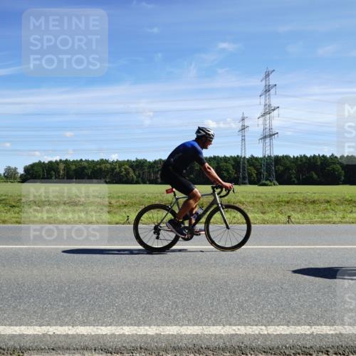07.09.2025 - 19. Norderstedt Triathlon Michael Burmester http://msf.ph/oto/8857317 07.09.2025 12:56:58 Radfahren 222, 322 meine-sportfotos.de