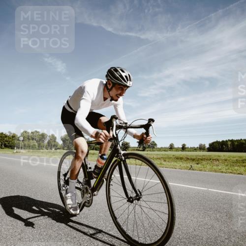 07.09.2025 - 19. Norderstedt Triathlon Michael Burmester http://msf.ph/oto/8857340 07.09.2025 12:24:01 Radfahren 165, 1351 meine-sportfotos.de