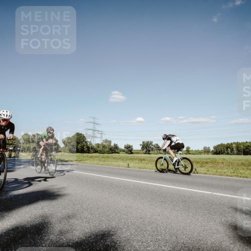 07.09.2025 - 19. Norderstedt Triathlon Michael Burmester http://msf.ph/oto/8857342 07.09.2025 15:30:38 Radfahren 383, 399, 445, 467, 870, 1545 meine-sportfotos.de