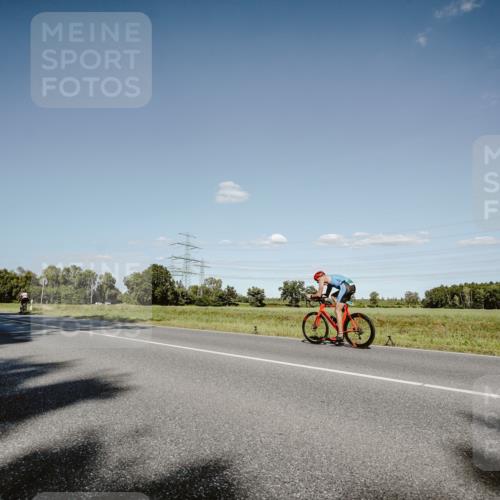 07.09.2025 - 19. Norderstedt Triathlon Michael Burmester http://msf.ph/oto/8857362 07.09.2025 15:30:43 Radfahren 383, 455, 1413 meine-sportfotos.de