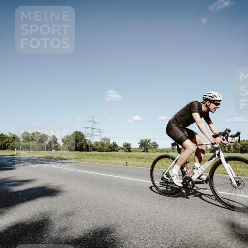 07.09.2025 - 19. Norderstedt Triathlon Michael Burmester http://msf.ph/oto/8857380 07.09.2025 15:30:50 Radfahren 416, 442, 956, 1508 meine-sportfotos.de