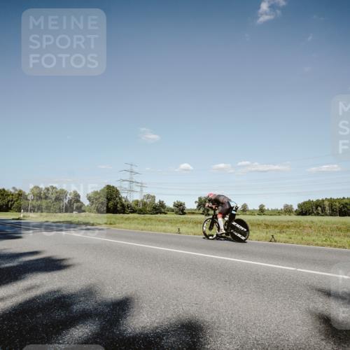 07.09.2025 - 19. Norderstedt Triathlon Michael Burmester http://msf.ph/oto/8857449 07.09.2025 15:31:32 Radfahren 937, 951 meine-sportfotos.de