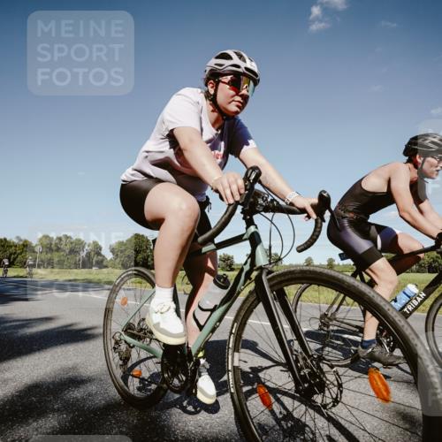 07.09.2025 - 19. Norderstedt Triathlon Michael Burmester http://msf.ph/oto/8857491 07.09.2025 15:31:44 Radfahren 917, 944, 953, 1411 meine-sportfotos.de