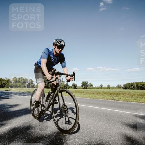07.09.2025 - 19. Norderstedt Triathlon Michael Burmester http://msf.ph/oto/8857498 07.09.2025 15:31:49 Radfahren 917, 957 meine-sportfotos.de