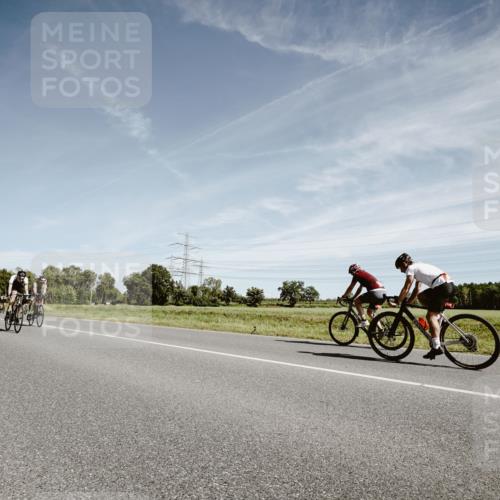 07.09.2025 - 19. Norderstedt Triathlon Michael Burmester http://msf.ph/oto/8857499 07.09.2025 12:25:15 Radfahren 205, 220, 292, 766 meine-sportfotos.de