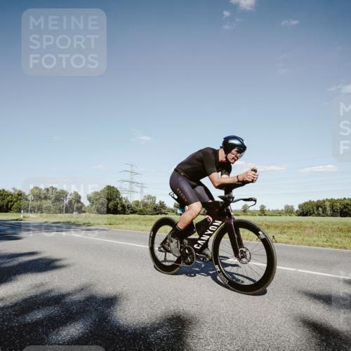07.09.2025 - 19. Norderstedt Triathlon Michael Burmester http://msf.ph/oto/8857519 07.09.2025 15:32:06 Radfahren 902, 1479, 1523 meine-sportfotos.de