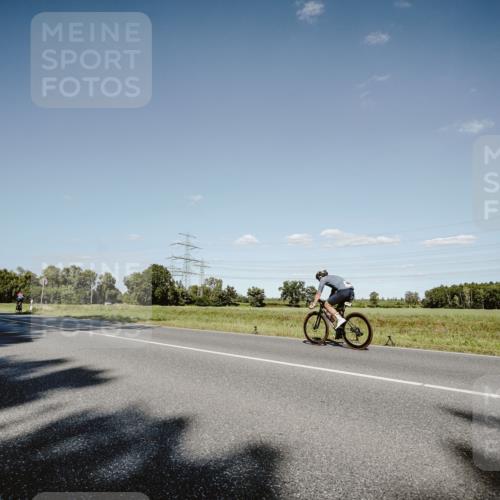 07.09.2025 - 19. Norderstedt Triathlon Michael Burmester http://msf.ph/oto/8857564 07.09.2025 15:32:36 Radfahren 873, 945 meine-sportfotos.de